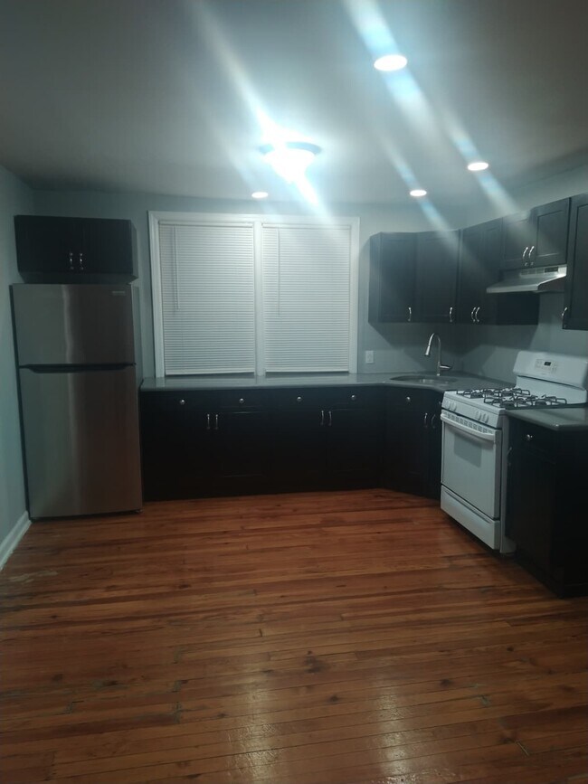 121 W 28th St Unit 3, Bayonne, NJ 07002