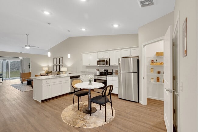 Redwood Amherst, Elyria, OH 44035 - photo 5