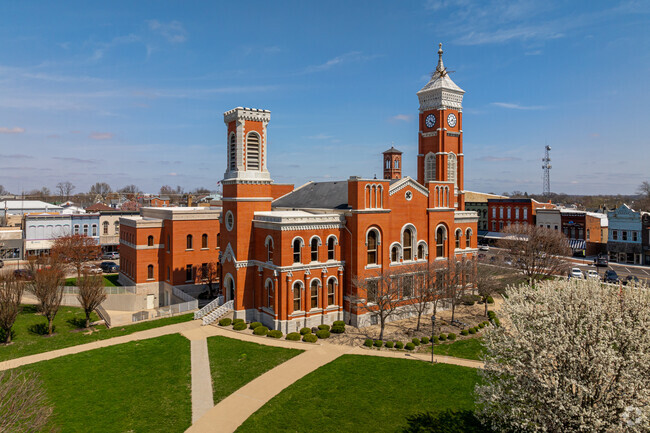 Like most small towns, Greensburg's courthouse is the towns centerpiece.