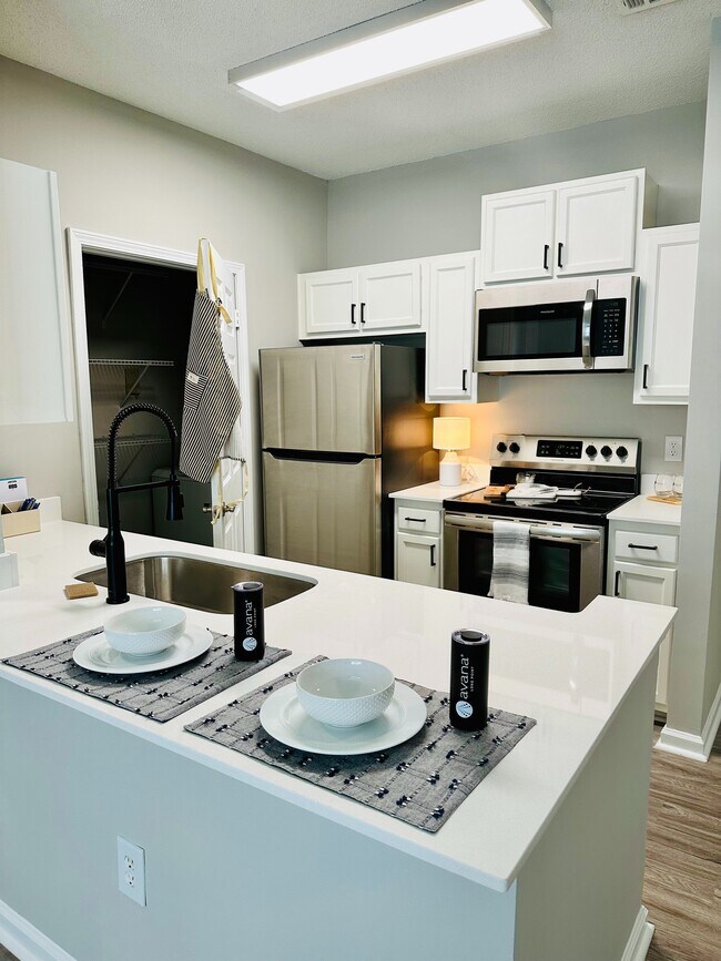 100 Eighty Oak Ave, Mount Pleasant, SC 29464