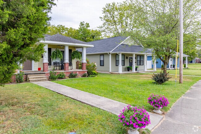 Eclectic style mid century modern homes can be found in Glendale.