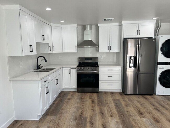 7718 N Glenoaks Blvd, Burbank, CA 91504 - photo 3