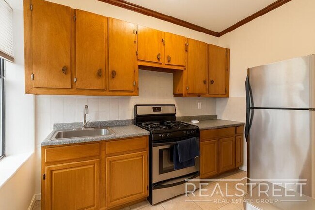 376 Kosciuszko St unit 3, Brooklyn, NY 11221 - photo 2