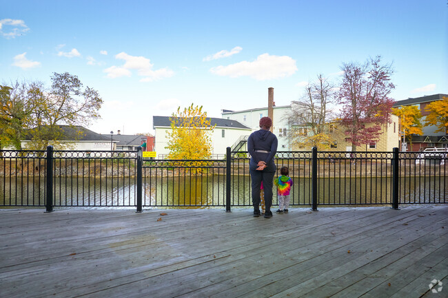 A family enjoys a view of the Erie Canal in Liftbridge Park.