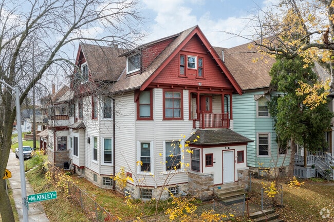 Duplexes are common in the Midtown neighborhood.