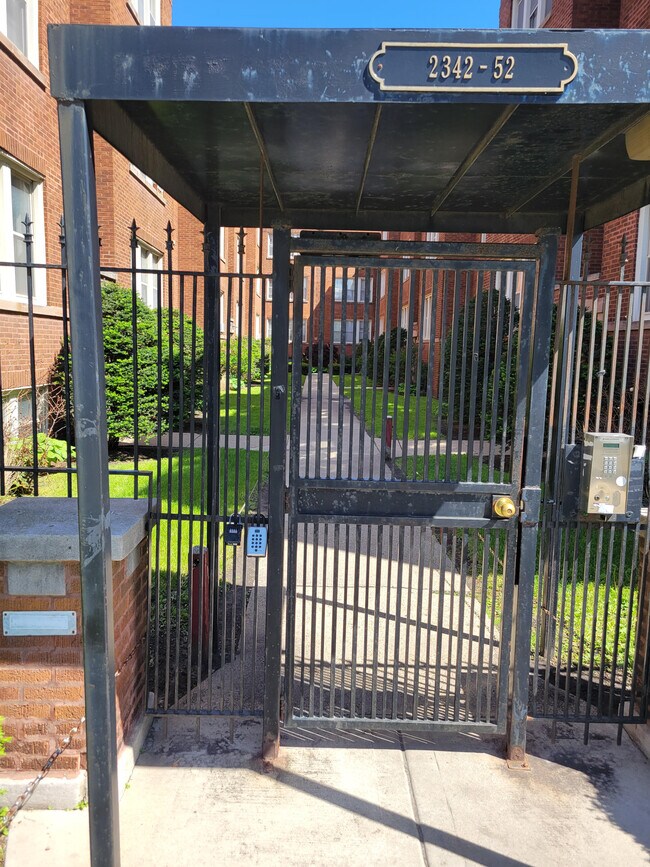 2342 W Touhy Ave Unit 50-3J, Chicago, IL 60645