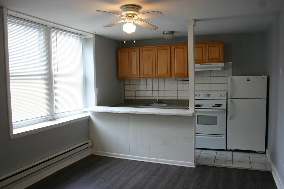 Eat-In Kitchen