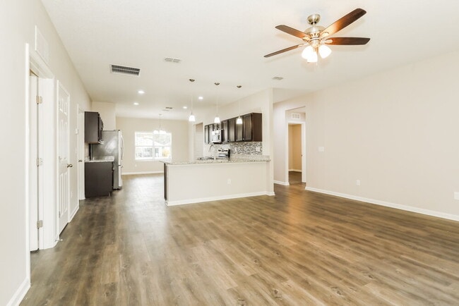 6968 Loris Ln, Jacksonville, FL 32222 - photo 5