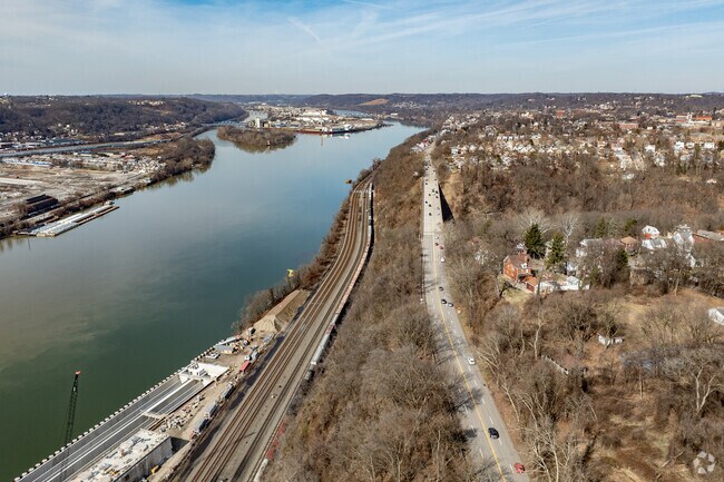 Route 65 follows the Ohio River just outside of Brighton Heights.