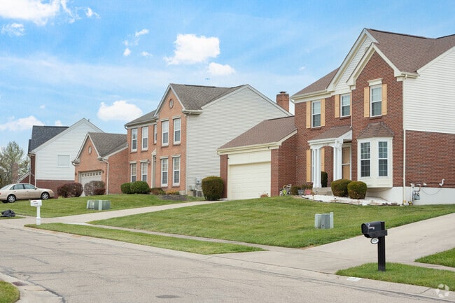 Large homes are common throughout Pleasant Run Farms.