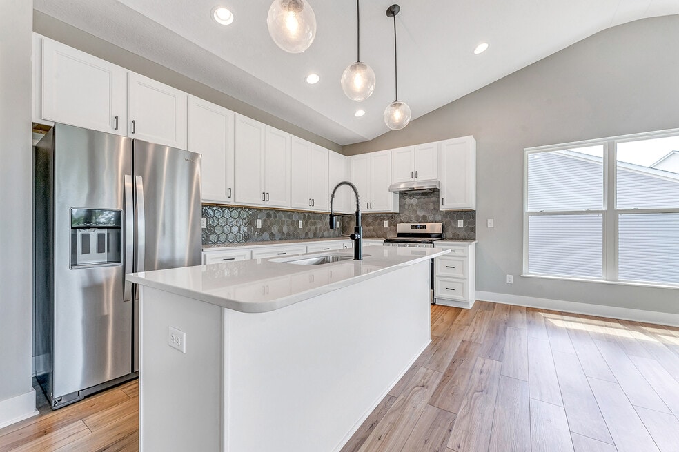 440 Bethpage Blvd unit 36451901, Commercial Point, OH 43116 - photo 1