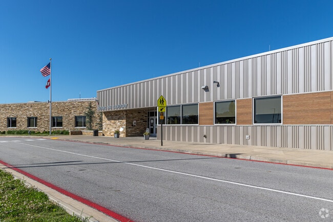 Evening Star Elementary School is a top rated, public school located in Rogers.
