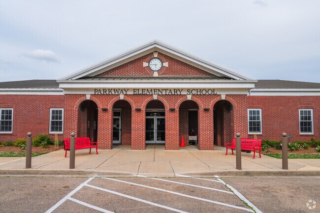 Families in Tupelo value Parkway Elementary for its strong sense of community, diverse student body, and dedicated staff committed to student growth.