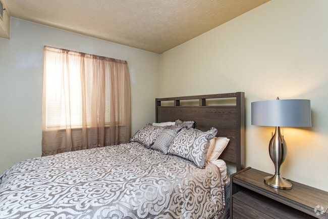 Kings Highlands, Columbus, OH 43229 - photo 6