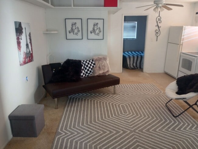 Living room/furnishings optional