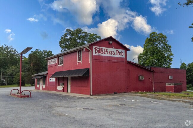 Bill’s Pizza Pub is a casual eatery in Steeple Chase.