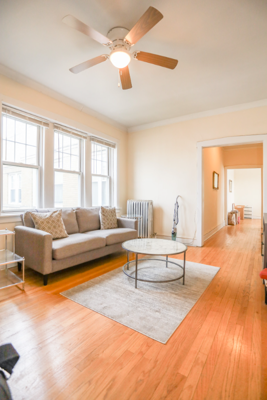 2451 W Gunnison St Unit 3, Chicago, IL 60625