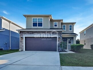 921 Walden Pond Dr, Plant City, FL 33563