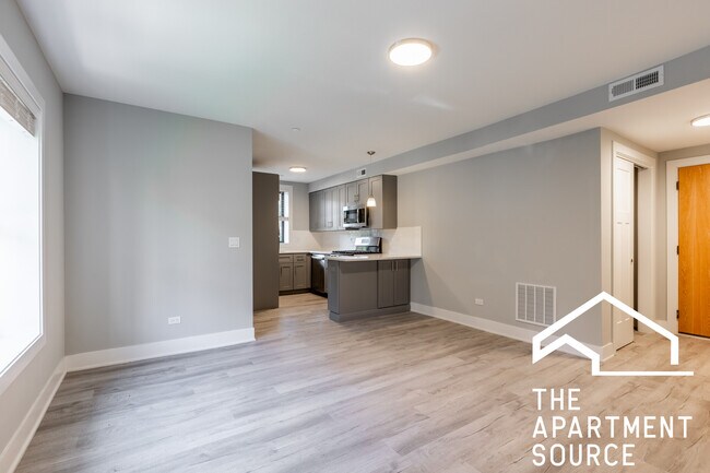 1135 Oak Ave unit E2, Evanston, IL 60202 - photo 5