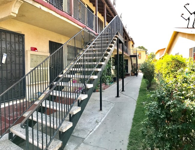 6331 Templeton St, Huntington Park, CA 90255 - photo 7