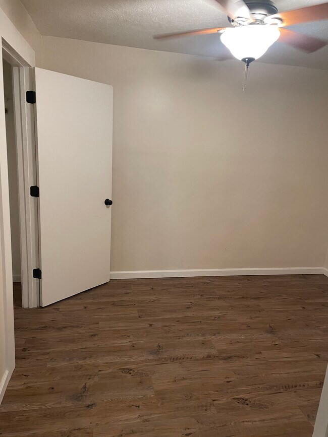 254 E 4th Ave unit in The Avenues, Chico, CA 95926 - photo 4