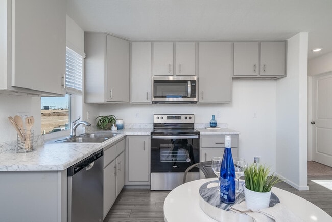 46522 Avery Ln, Bennett, CO 80102 - photo 4