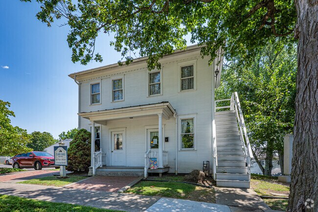 The Clark Gable Foundation museum is located in Cadiz.