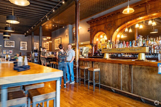 Top Hat is a gastropub known for its bar food and live music scene.