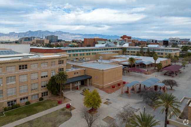 The student population of Tucson Magnet High School is 3,235 and the school serves 8-12