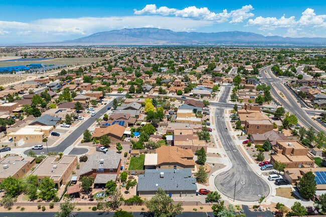 Ventana Ranch welcomes families to its friendly neighborhood.