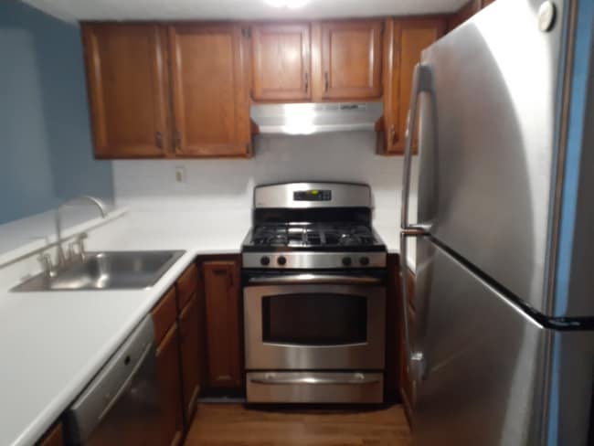 170 Governors Dr, Forest Park, GA 30297 - photo 2