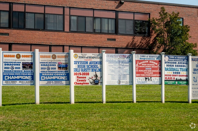 Division Avenue High School has 1,013 students with a student-teacher ratio of 12:1.