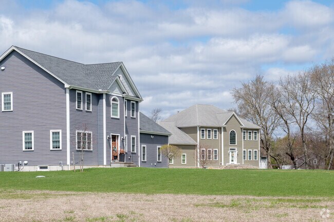 The Berkley Bridge/Lower Berkley neighborhood has a variety of houses from very large to quite modest.