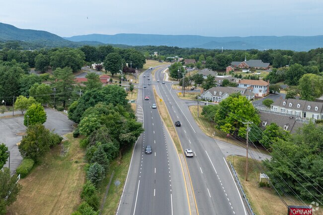 Brandon Avenue is a main artery of Greater Deyerle on its Northern Edge.