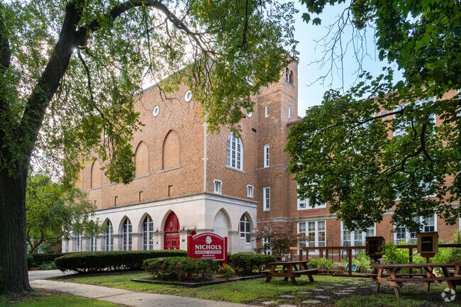 Nichols Middle School is public school in Downtown Evanston with 687 students in grades 6-8.