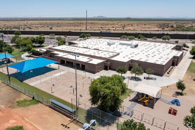 Kyrene de la Estrella Elementary School campus.