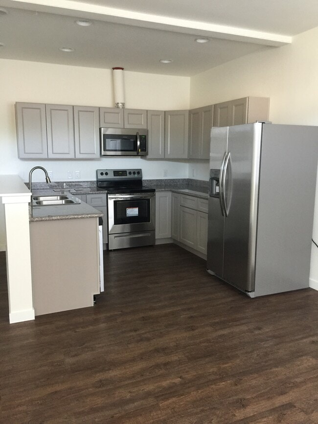 8852 SE Ellis St unit 8, Portland, OR 97266 - photo 3