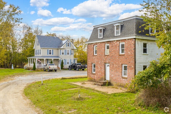 Colonial revivals sit beside Queen Anne style architecture in Elk Township.