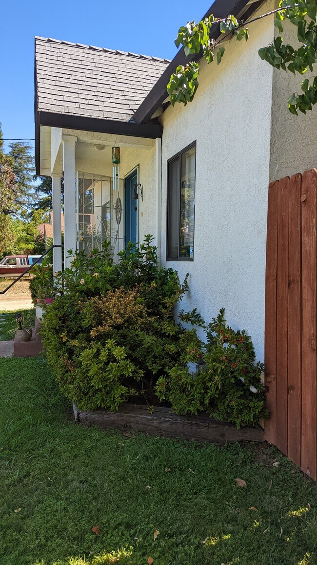 2214 Waldon St, Redding, CA 96001 - photo 3