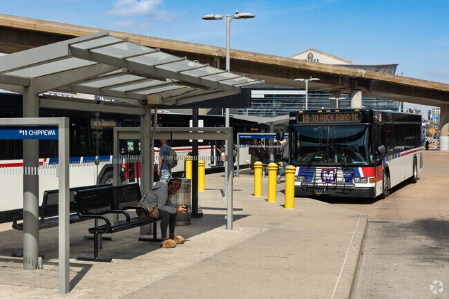 The St. Louis Downtown West Metro Bus line is an efficient way to get around the city.
