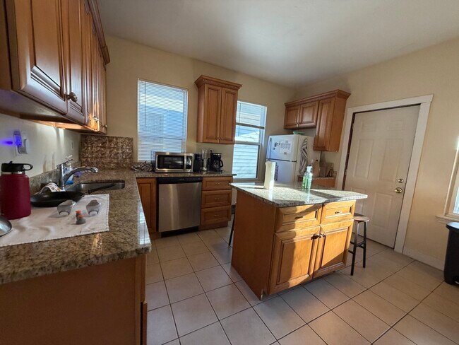 8 Eldora St unit 8 Eldora St. 3, Roxbury Crossing, MA 02120 - photo 2