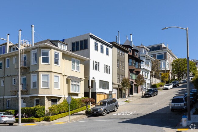 Different apartment buildings line the streets with varying styles in Cow Hollow.