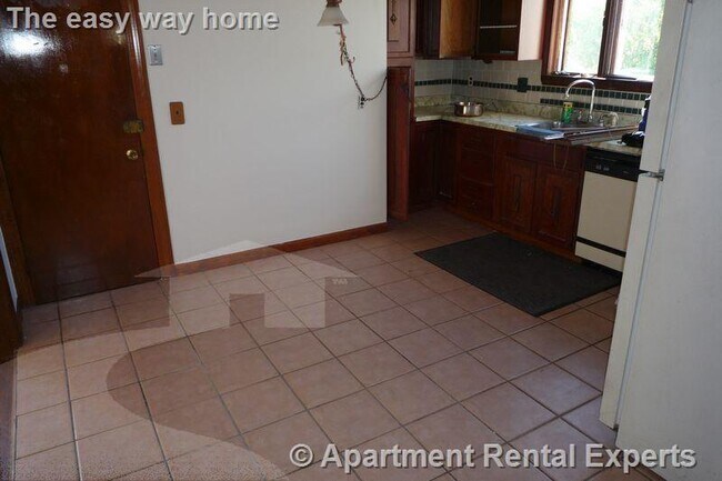 569 Main St unit 2, Medford, MA 02155 - photo 4