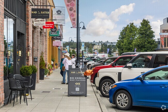 Harbor View offers residents close proximity to downtown shopping.