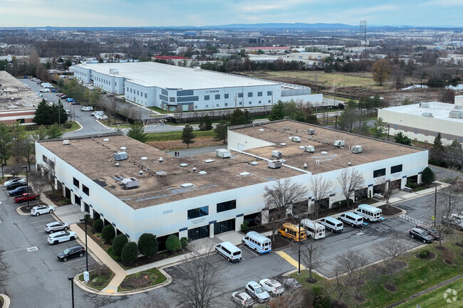 The Newton School School serves students in Loudoun County.