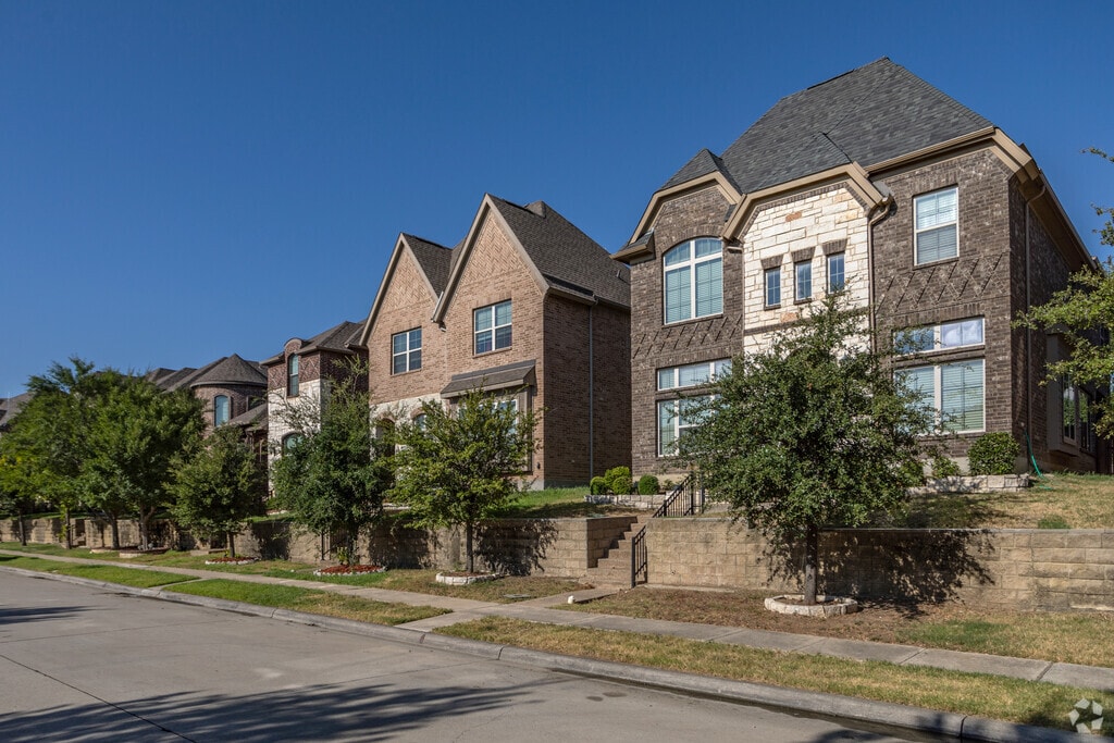 About Broadmoor Hills Schools, Demographics, Things to Do