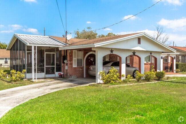 Classic Ranch homes are a very popular home option in Mulberry.