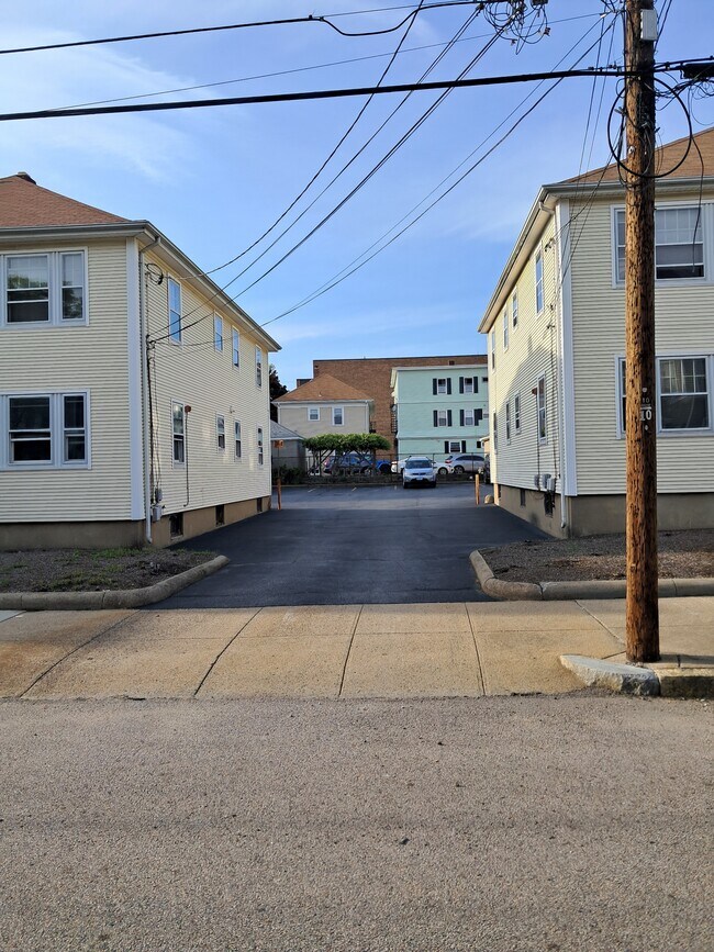 81 Warren Ave Unit 81 Warren Ave, Pawtucket, RI 02860