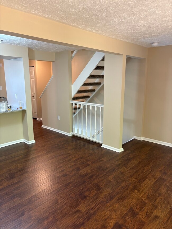 802 Lexington Dr, Aliquippa, PA 15001 - photo 5