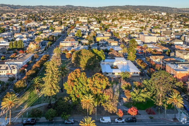 Clinton Park, which takes a whole block is the perfect place for an afternoon walk.